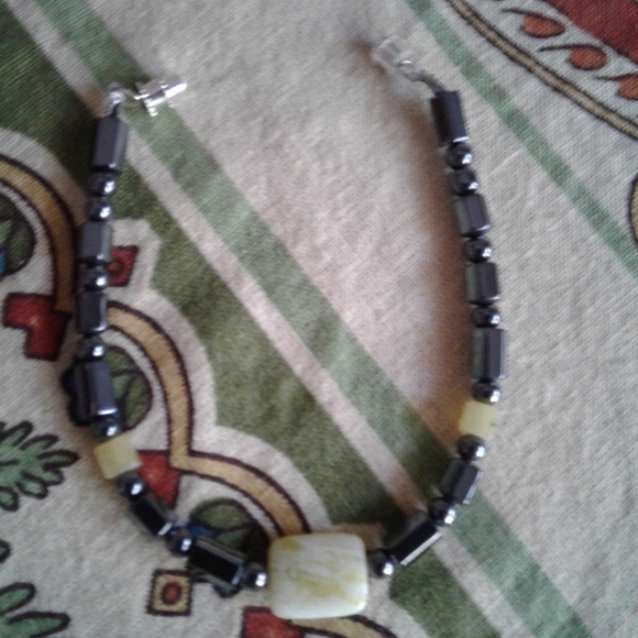 Hematite Magnetic Bracelet green and white center. - Picture 3 of 6
